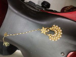 Elegant Kundan Pearl Maangtika