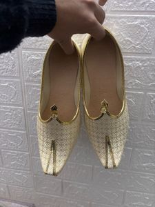 Elegant Gold Embroidered Juttis