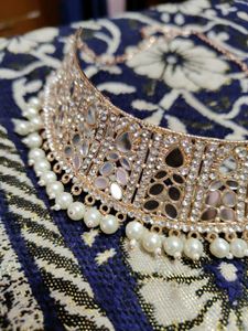 Elegant Pearl Choker