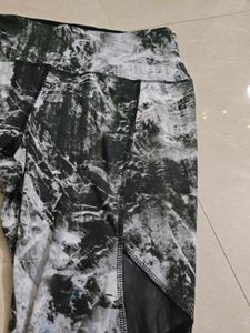 Marble Print Cropped Leggings
