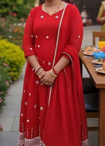❤️ Gorgeous Red Embroidered Anarkali Set ❤️
