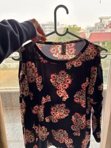Cold shoulder top with floral prints