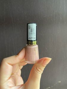 4 Nailpaints + 1 Free Lipgloss From Elf