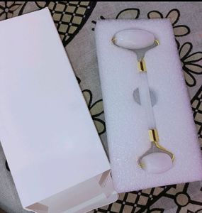 Lakme Jade Roller