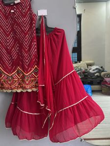 Red Embroidered Kurta Set (L)