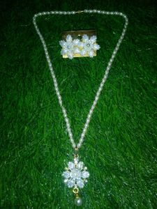 Beautiful Necklace And Earrings Set