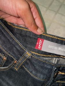 Levi&#39;s 585 Mid Rise Skinny Jeans