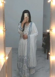Elegant White Kurta And Dupatta Set