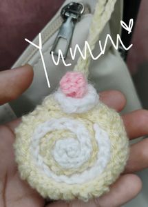 crochet roll keychain 🍰