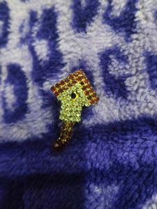 Small Saree Pin With Stone.