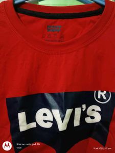 Levi&#39;s relaxed fit full sleeves red tshirt unisex