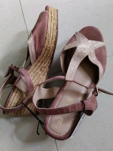 Nude-Pink Wedges