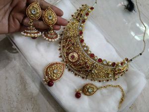 Golden Heavy Necklace Set