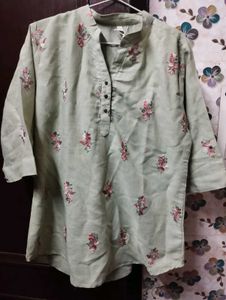 Floral Embroidered Kurta completely new