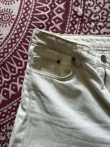 Chic Off-White Women&#39;s Jeans