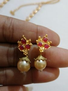 Beautiful Necklace Set Golden Red Stone