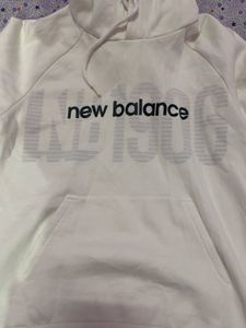 NB white Hoodie