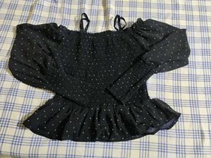 Black Off Shoulder Top😍