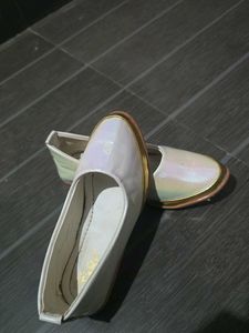 Stylish White Ballet Flats