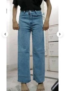Wide Leg Jeans - Light Wash