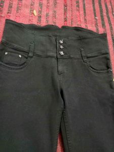 Neve Wear New Jeans But Without Tag
