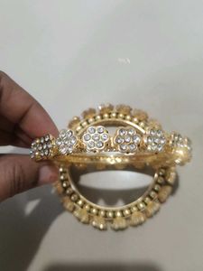 Elegant Gold-tone Bangle Set