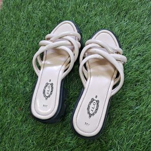 Chic Cream Slides
