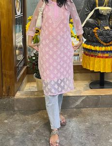 Elegant Pink Embroidered Kurta