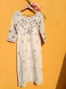 Embroidered V-Neck Straight Kurta