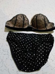 Bladded Bra With Underwear.