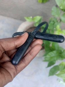 Wireless Bluetooth Neckband – Good Condition – Bud