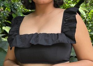 Black Square Neck ruffle Hem Crop Top