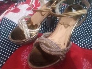 Beautiful Heels 👠 With Low Price New Without Tag