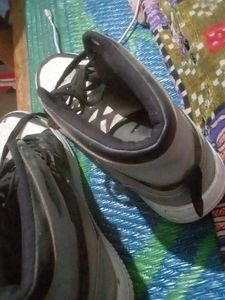 Cool Black &amp; White Sneakers