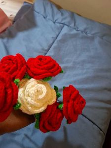Crochet Rosesof 10  Bouquet (9 red 1 white)