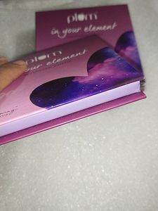 Plum Eyeshadow Palette -space