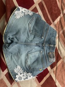 Denim Shorts With Flower Net Embroidery
