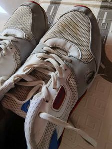 Super Sneakers