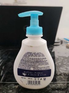 Baby Dove Sensitive Wash