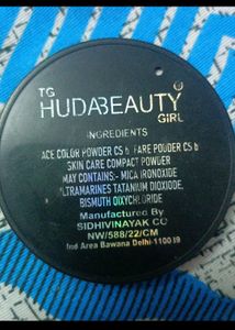 HUDA BEAUTY COMPACT POWDER