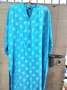 Light Kurti With White Design