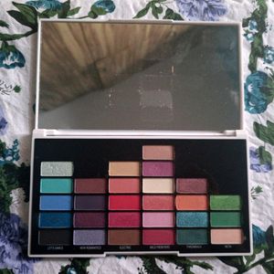 Makeup Revolution Eyeshadow Palette