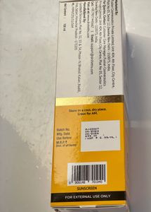 Dr. Sheth&#39;s Haldi &amp; Hyaluronic Acid SPF SPray