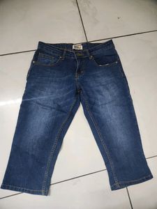 CAPRI _ Below Knee Length ( PEOPLE) 28 WAIST