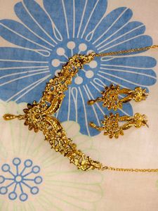 Sparkling Necklace &amp; Earring Set