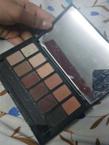 Huda Beauty Eyeshadow