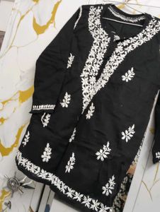 Elegant Black Embroidered Kurta