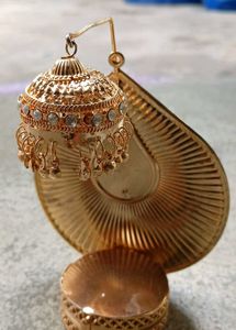 Golden Showpiece