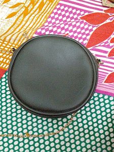 ROUND SLING BAG/ UNDER 500 COINS