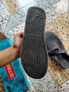 New With Tag And Pack Crogs Black Size 6